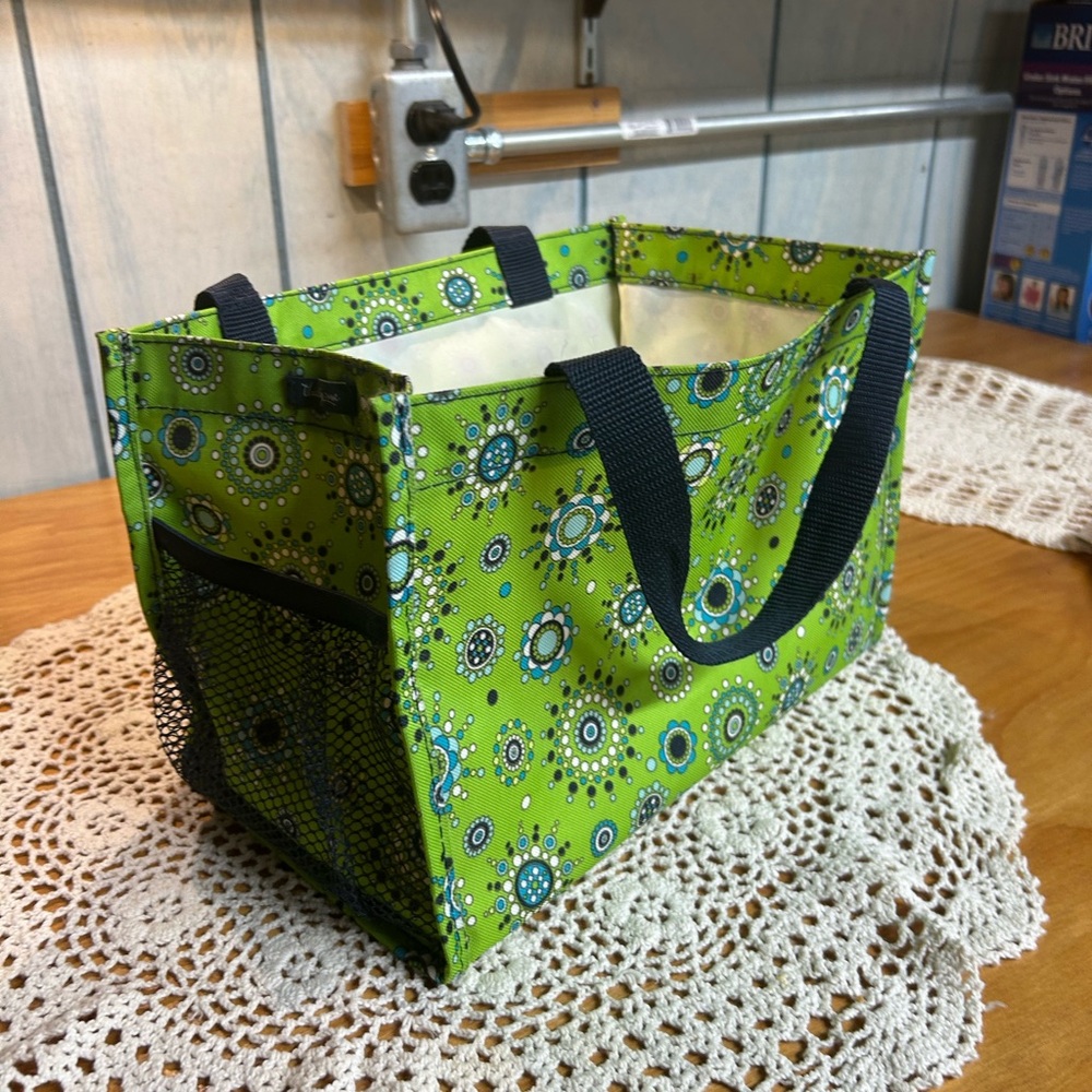 Vibrant Green Thirty-one Tote with Black Mesh Pockets